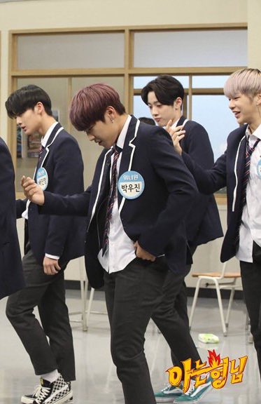 woojin_jjackpot's tweet photo. #아는형님 포토갤러리 #우진cut

무대도 예능도 다 씹어삼키뿐(?) 열정맨🔥
진짜 확신의 예능캐답다 #박우진 🤣🤣

덕분에 토요일 밤이 너무 즐거웠어♥️

🔗 https://t.co/LuKfekePSf

#짹팟 https://t.co/BlsbhjFpsR