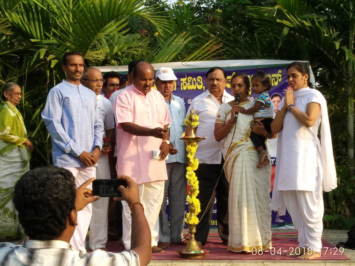 FHallikeri's tweet photo. Today Start children's Yog camp in Hosapete Karnataka. Arranged by PYS Hosapete Dist https://t.co/Cyl3VLVs0K
