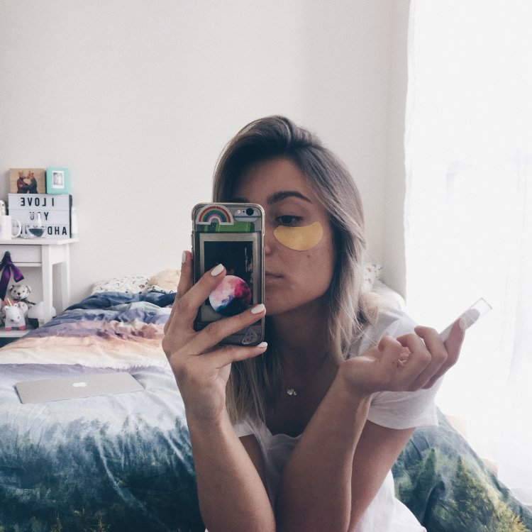 dchernika's tweet photo. Testing some #complimentary products from @InfluensterCA! @RevlonCanada kiss balms are amazing! Sugar mint is now my favorite 💜💜💜 it tastes and smells so great I wanna eat it 😀😀 #RevlonXInfluenster https://t.co/CUSZKPSMUu