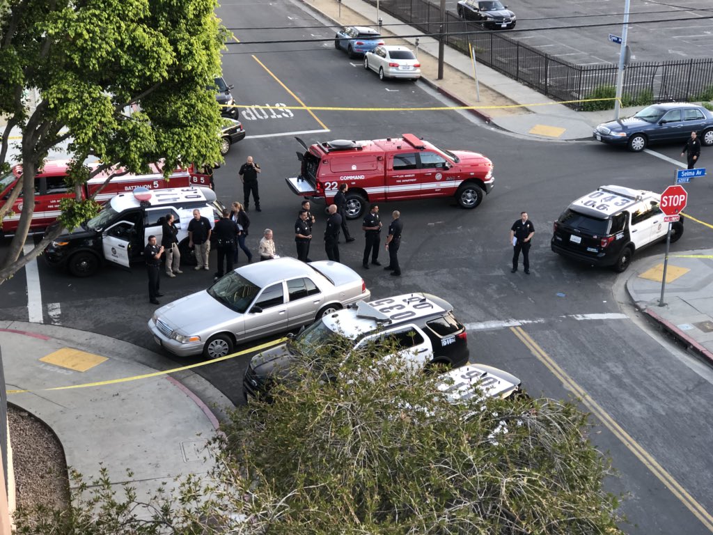 RealDNewsMag's tweet photo. #breakingnews heavy #lapd and #lafd presence between #gowersunset #hollywoodblvdargyle by those #buildings been developed by greedy #realestate people. Any updates @LAPDHollywood @lapd @LAFD A man on of #crane. See photos by @EStevenNews from #diversitynewsmagazine https://t.co/nzQWI76Cvj