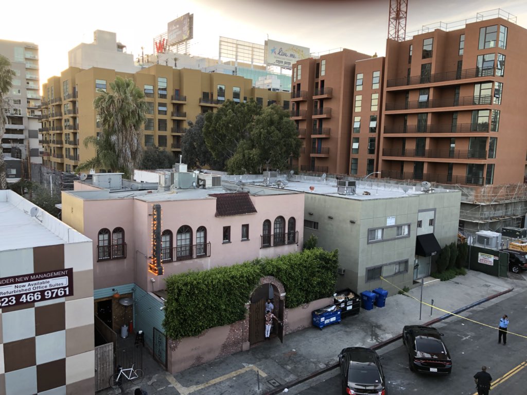 RealDNewsMag's tweet photo. #breakingnews heavy #lapd and #lafd presence between #gowersunset #hollywoodblvdargyle by those #buildings been developed by greedy #realestate people. Any updates @LAPDHollywood @lapd @LAFD A man on of #crane. See photos by @EStevenNews from #diversitynewsmagazine https://t.co/nzQWI76Cvj