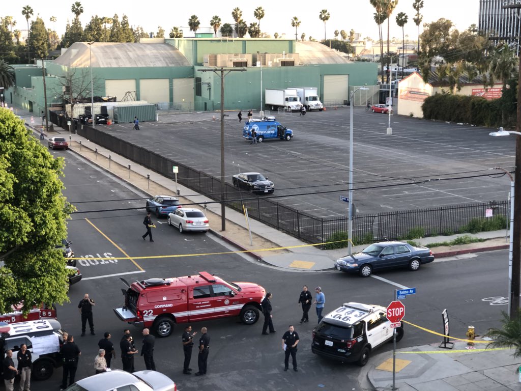 RealDNewsMag's tweet photo. #breakingnews heavy #lapd and #lafd presence between #gowersunset #hollywoodblvdargyle by those #buildings been developed by greedy #realestate people. Any updates @LAPDHollywood @lapd @LAFD A man on of #crane. See photos by @EStevenNews from #diversitynewsmagazine https://t.co/nzQWI76Cvj