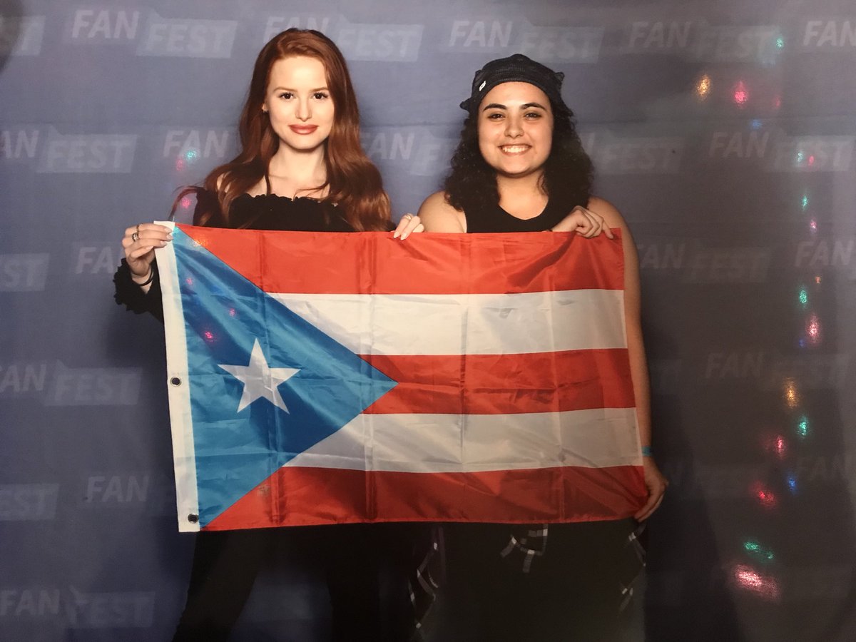 Floating_Nimrod's tweet photo. Got to meet @madelainepetsch on Saturday and made a new friend. By the way she gives great hugs👌🏻 https://t.co/1jfrr4A95t