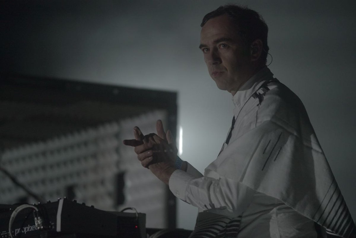 WARPmagazine's tweet photo. Tras una larga espera @soulwax estrenó en México #FromDeewee, su primer álbum en 12 años. Para mantener el sonido del disco, los hermanos Dewaele incluyeron a Igor Cavalera (miembro fundador de Sepultura) como baterista.

#WARPenCeremonia
#ExperienciaATT https://t.co/BwqX0k0OE0