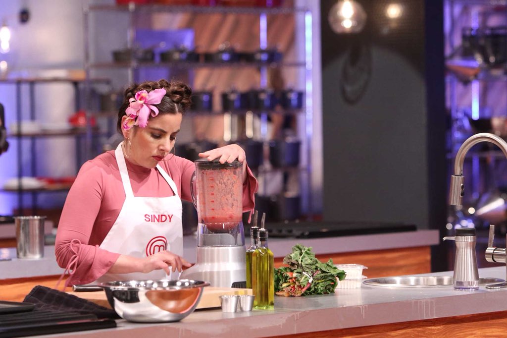 ¡La venezolana Sindy Lazo es la primera Master Chef Latino! Siempre enfatizó en los sabores venezolanos con los que creció y con sus flores homenajeó a su país. #FelicitacionesSindy #FelicitacionesAndrés
Foto: @mclatinotv