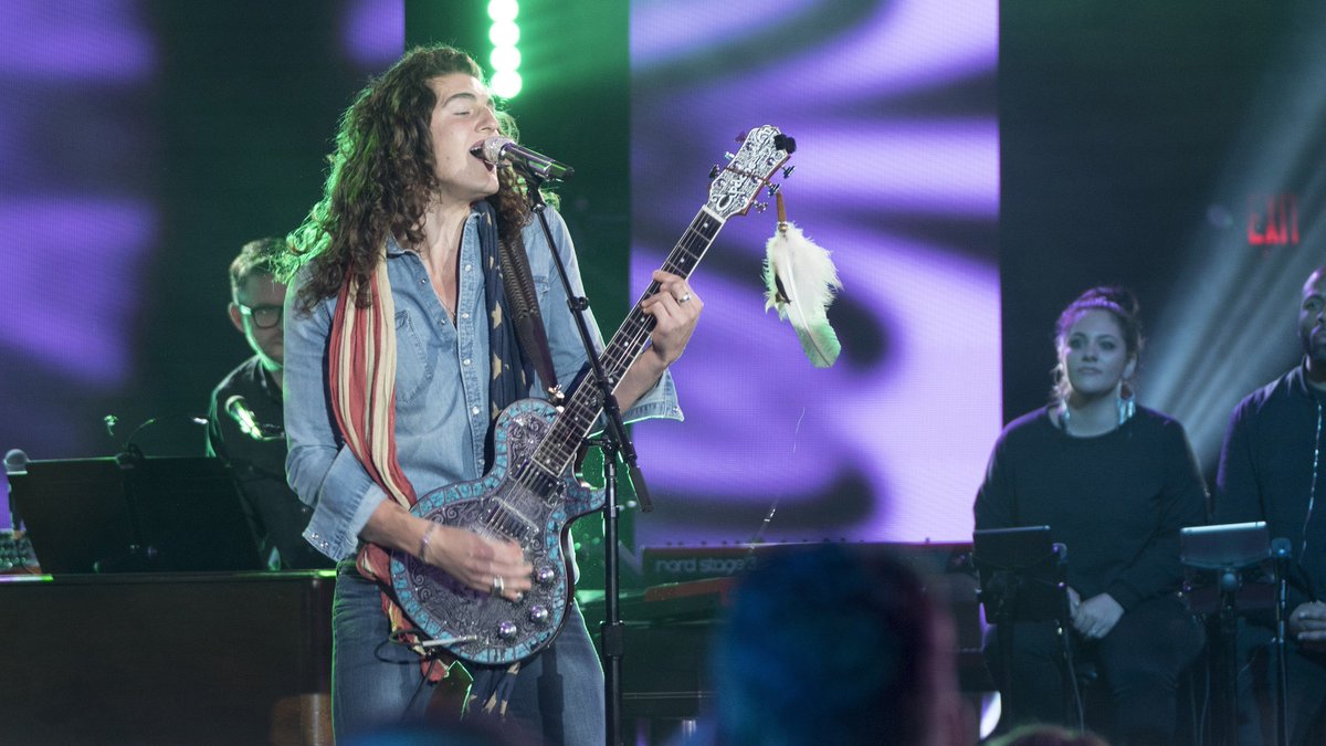 AmericanIdol's tweet photo. What’s that word?? It’s SEXY @CadeFoehner! #AmericanIdol #IdolSolos https://t.co/42BqLN74Aj