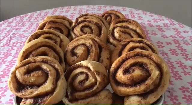 MargaBalda's tweet photo. #RecetaDelDía ‼️

Roles de canela 😋
👇🏻👇🏻👇🏻👇🏻👇🏻👇🏻
 
https://t.co/e0DoxM8uaz

¡Suscríbete! 💡

#8Abr #Recetas #rolesDeCanela #RecetasDulces #DomingoDeGanarSeguidores #BuenasNoches 🌙 

@DIAPARATUSEMANA https://t.co/nAVFofjpWb