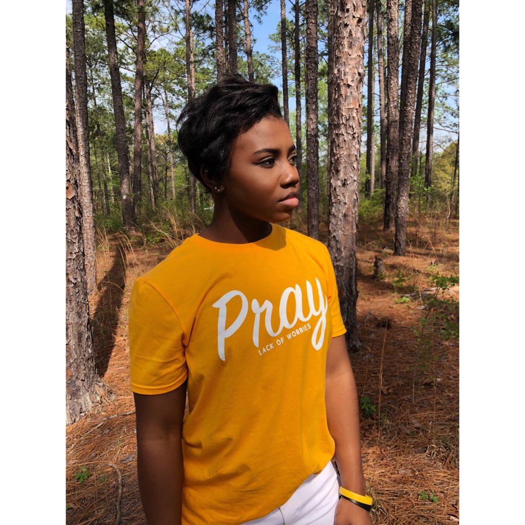 kensynfin's tweet photo. 🗣 #TalkAboutIt, help potentially save a life &amp; end the taboo of mental health disorders. 
—
head to @Book67_ to buy a shirt, proceeds will be donated to Black Women in Mental Health Foundation. #LackOfWorries🎈 https://t.co/poOOh8au0e
