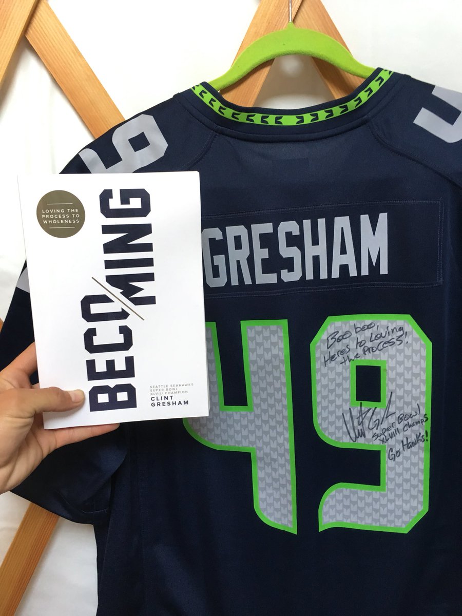 Thank you so much @Gresh49 for putting your knowledge into this book and sharing it with us #becomingbook ...and for my signed jersey!!!woo!