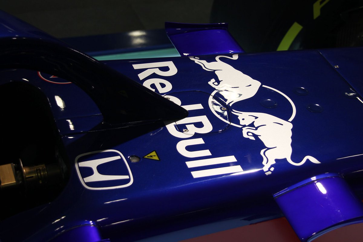 f1champ2000's tweet photo. バーレーンGP予選6位、グリッド5番手、決勝4位!
たった2週間でここまで状況が変わるのは近年のF1では珍しく、正直謎。
でも見る側はこういうF1が楽しい。
Toro Rosso STR12 (2018 color)
#F1 #F1jp #ToroRosso #PierreGasly #ToroRossoF1 #HondaF1 #Honda #ピエールガスリー https://t.co/DvUkITit8d