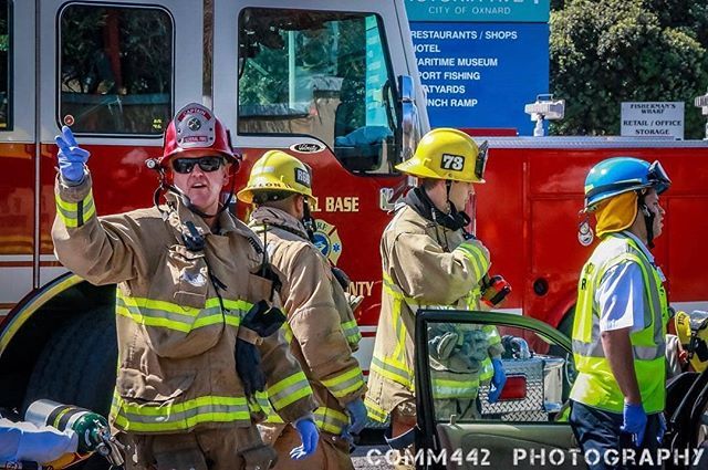 navrcos's tweet photo. @comm442_firephoto - 4-8-18▫️Victoria Ave▫️Traffic Collision▫️This morning, #FederalFireVentura, #OxnardFireDepartment and #OxnardPoliceDepartment responded to an injury traffic accident on Victoria Ave and Channel Islands Blvd. Two patients were transported by #GoldCoa… https://t.co/pKdsKKvqEi