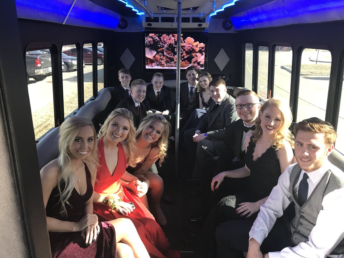 Rockstarlimobus's tweet photo. Elkhorn South High school prom. https://t.co/HYmSEmRwkw