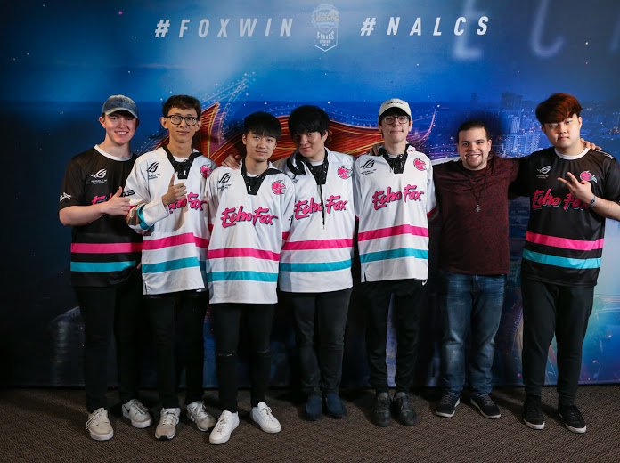RubberMDLuffy's tweet photo. Met two of my favorite players today! You guys are awesome and keep up the great work! https://t.co/fX7E50WxQH