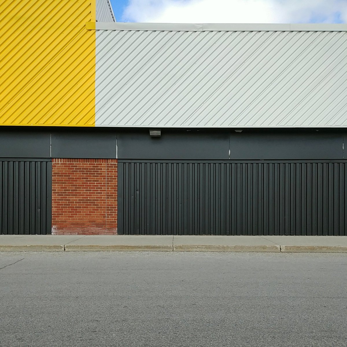 cstwrt's tweet photo. No frills architecture...
#documentinglandscape https://t.co/jY0KwaL2pL