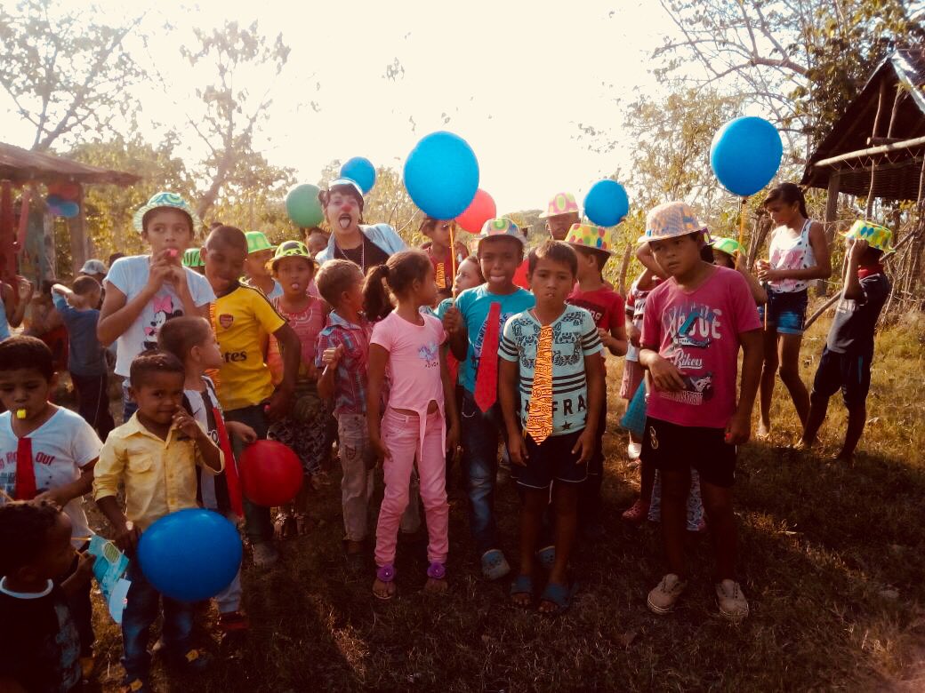 erikactriz's tweet image. Hoy me duermo feliz, #Circopolis se lanzo en 11 municipios de Colombia. Muy pronto más chic@s disfrutando de sus derechos y jugando a construir desde el amor un nuevo país. @La_Ventana @Santialarconu @ChichilaNavia se juntan?