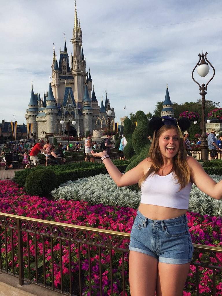 lizzie_raine's tweet photo. Is there any way I can go back in time to my spring break vacation? #earlygraduationgift ๐ https://t.co/H84Z6UAQf6