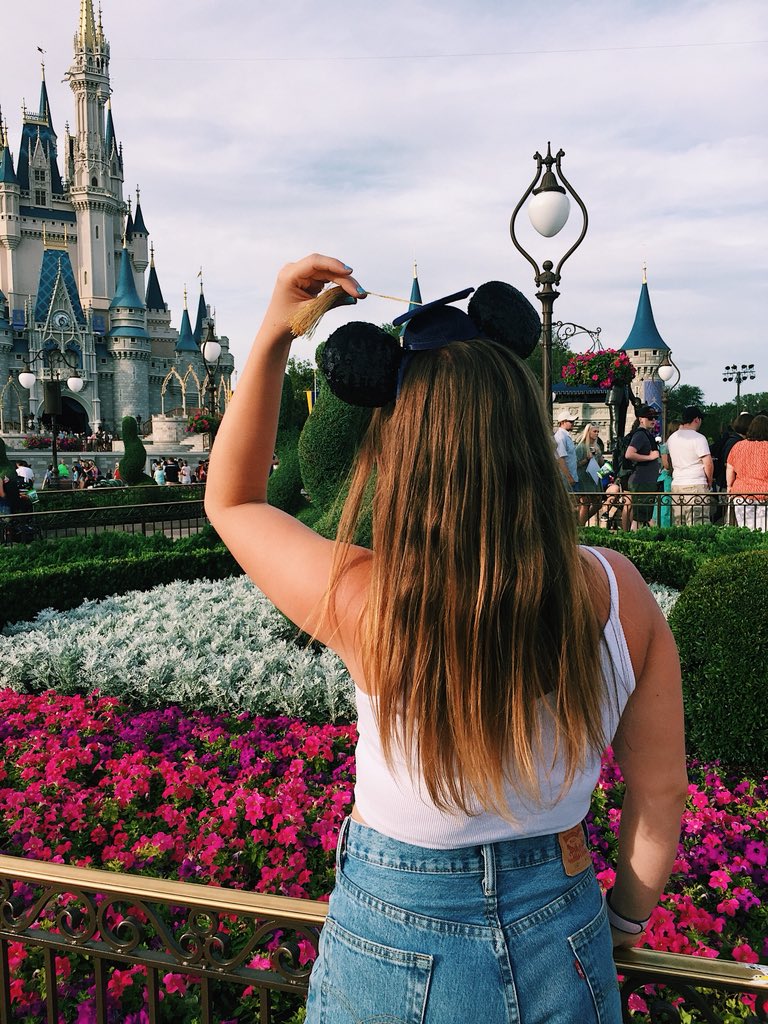 lizzie_raine's tweet photo. Is there any way I can go back in time to my spring break vacation? #earlygraduationgift ๐ https://t.co/H84Z6UAQf6