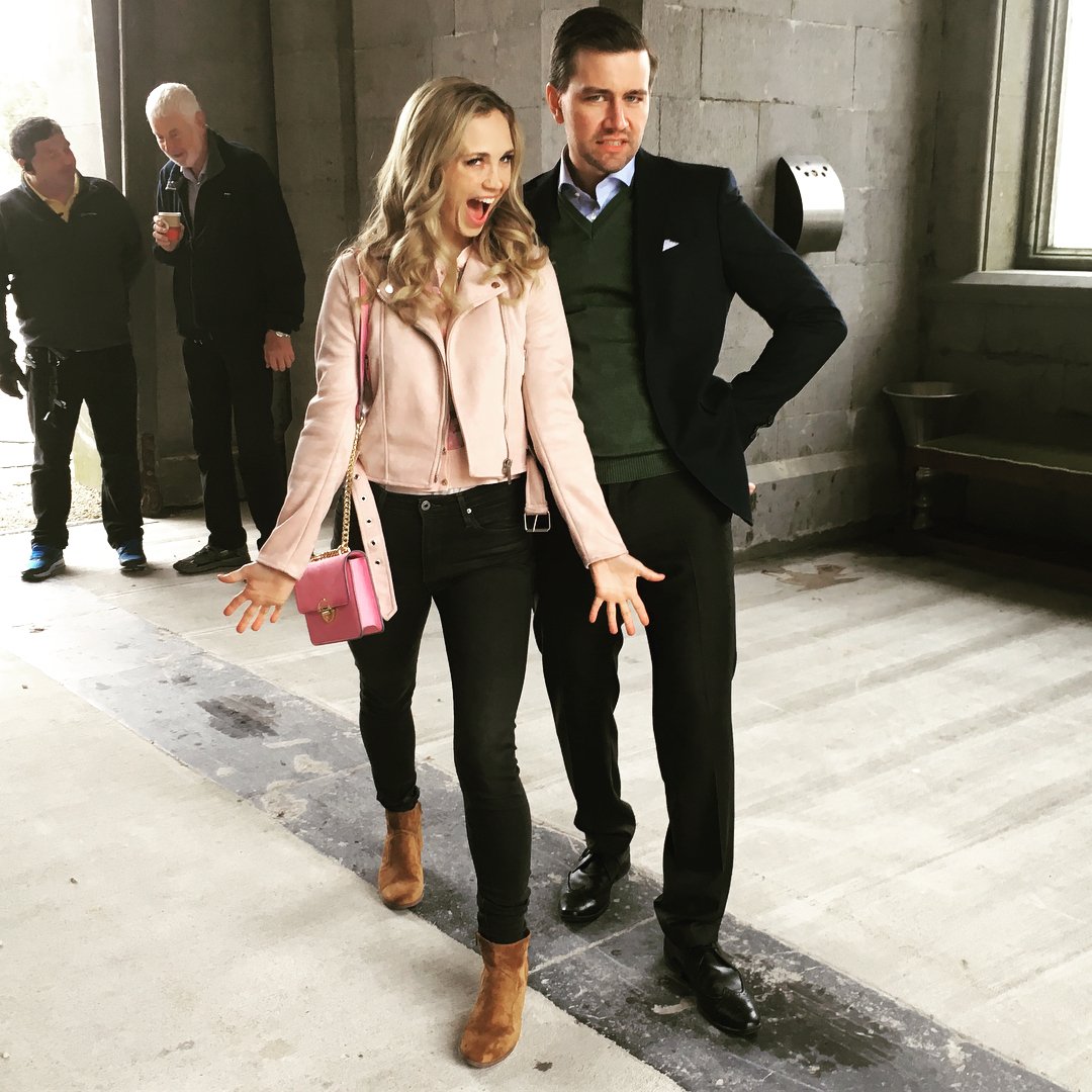 LettersTCfromBR's tweet image. I'm loving this friendship! #RoyallyEverAfter @hallmarkchannel
@torrancecoombs and @FionaGubelmann 😆❤👏