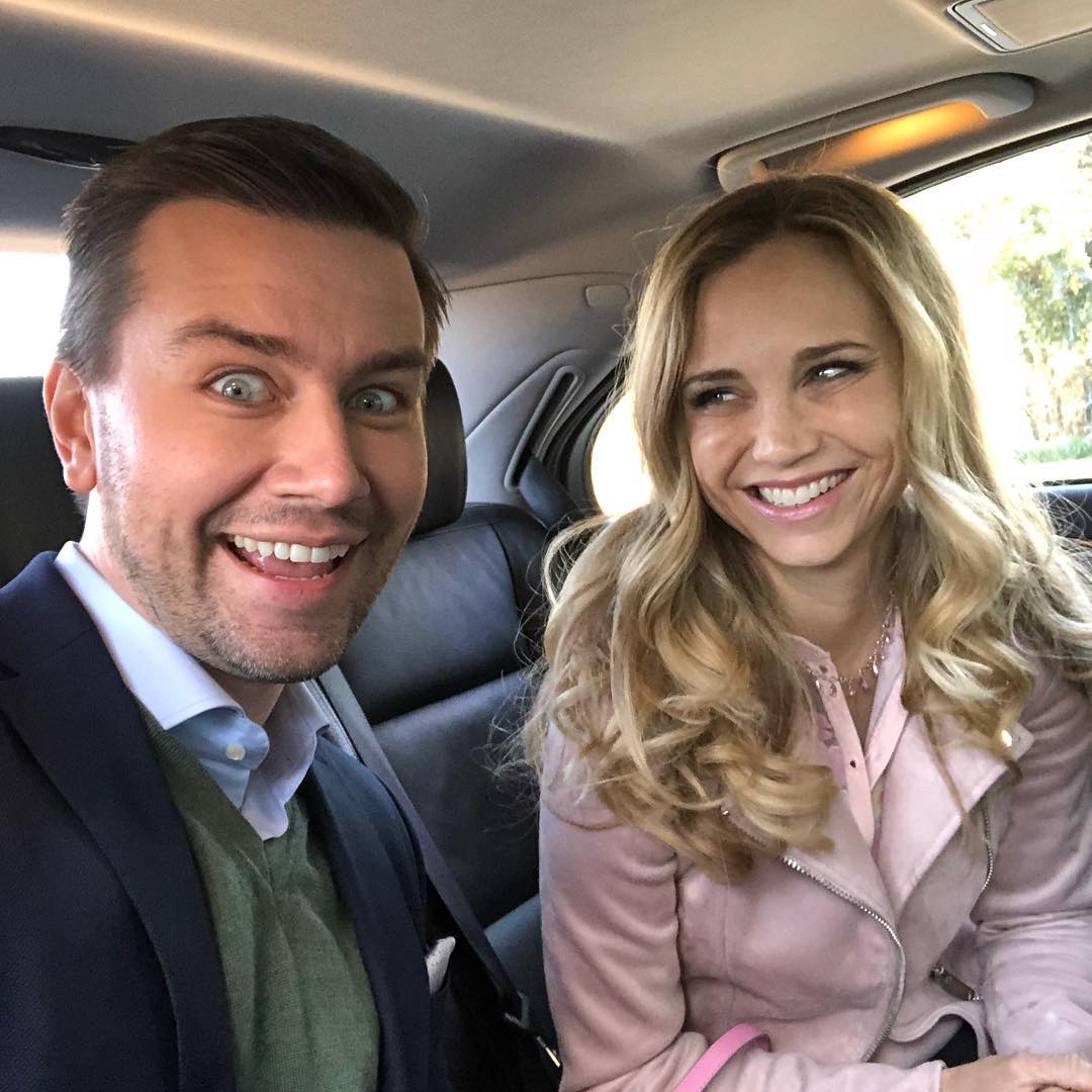 LettersTCfromBR's tweet image. I'm loving this friendship! #RoyallyEverAfter @hallmarkchannel
@torrancecoombs and @FionaGubelmann 😆❤👏