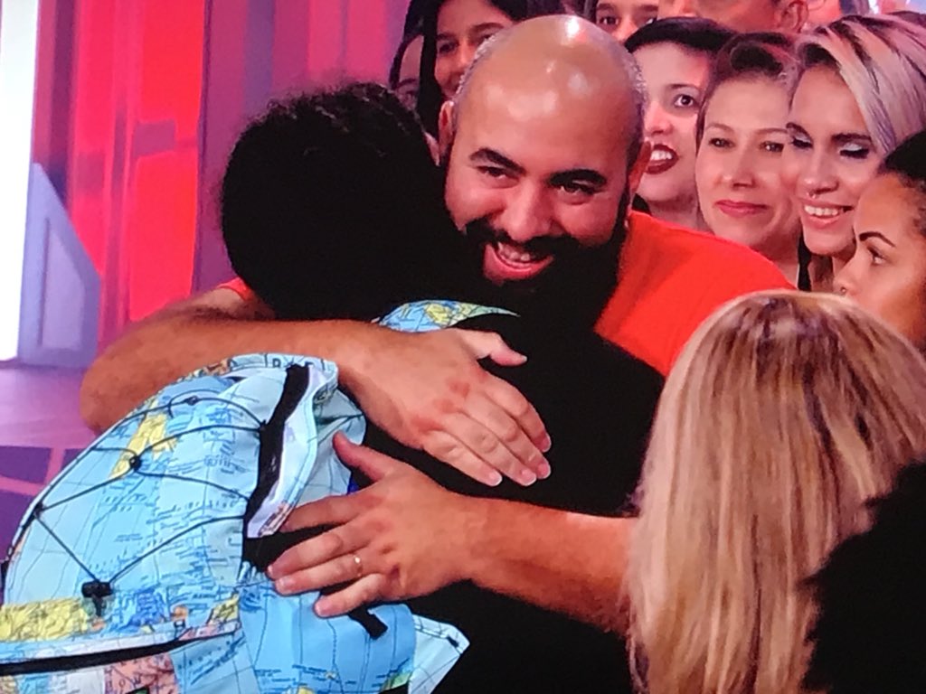 christianPA's tweet photo. Amigo de Viegas dispara : “ Lula foi preso”. Viegas : “ Eita p...” #prisaodeLula #bbb18 #BBB18 #RedeBBB https://t.co/FoV1Al99ML