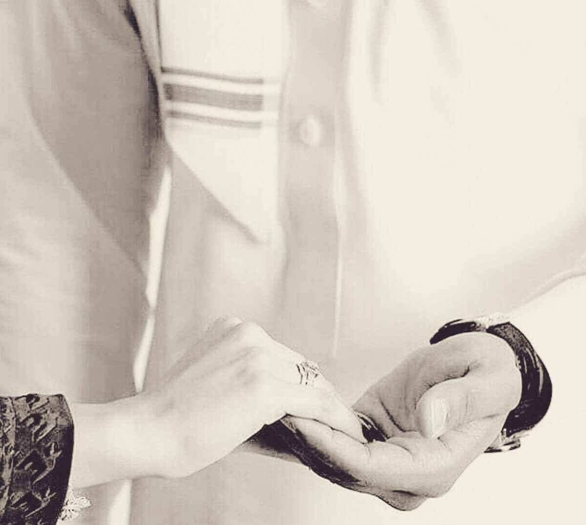 إذا انتهت..🌹
علاقتك يوما ما
بإنسان أحببته إجعل قلبك لهو
مخبئا سريا لكل أسراره وحكاياته
وكن رجل ذو شهامه وقيم فالعلاقات
أخلاق وشيم قبل كل شي...🌹