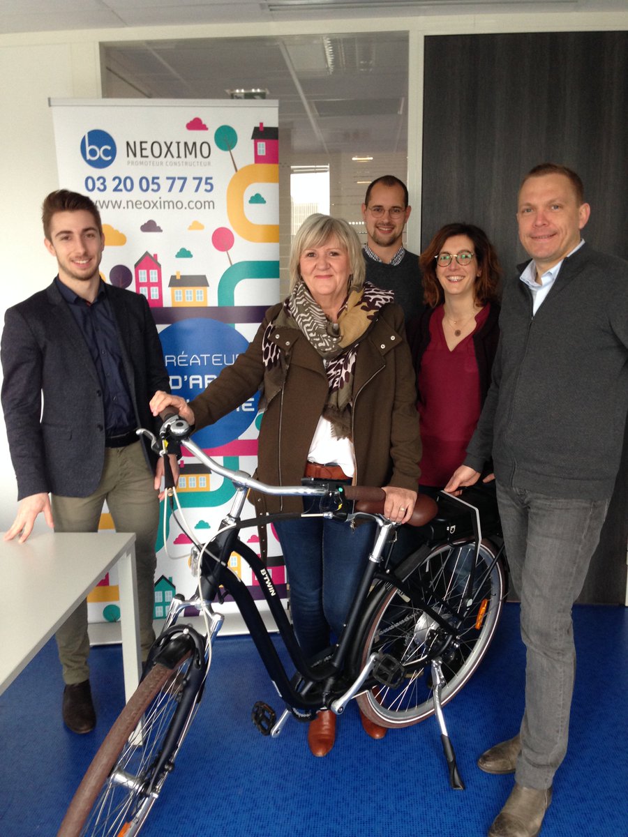 bc_neoximo's tweet photo. L'équipe de Neoximo est heureuse de remettre le vélo électrique à Mme Ghislaine SALHI, grande gagnante de notre jeu Véloximo au salon Immotissimo. Rendez-vous l'année prochaine pour le Véloximo 2 ! https://t.co/oe29YocQTK