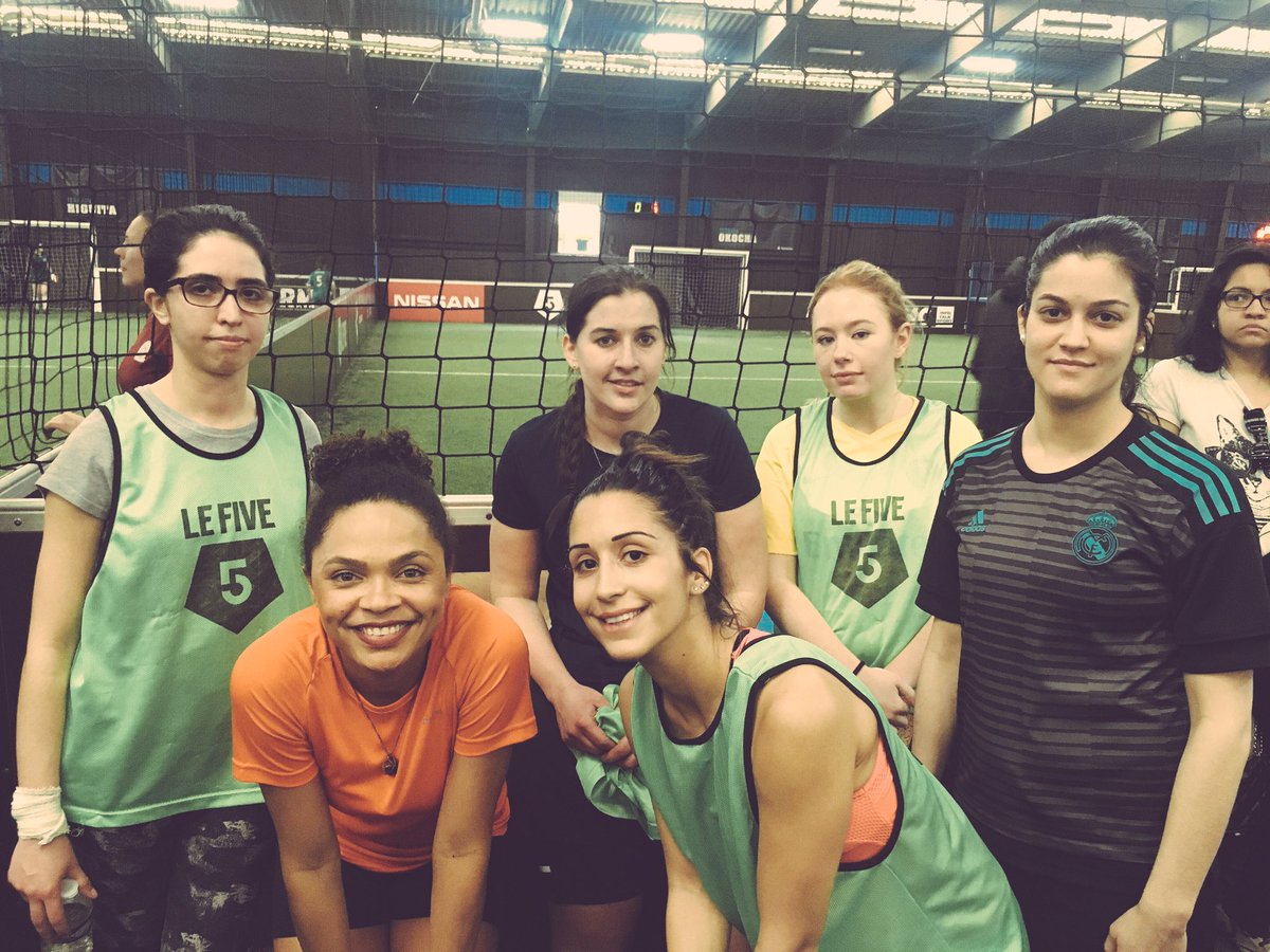 UGirlzz's tweet photo. Merci à la @BernieTapineCup pour cette édition 2018 du tournoi en présence de Marinette Pichon 😎
Notre équipe était la et plein de filles de @UGirlzz aussi ! ⚽ 🍻 🏆 https://t.co/ymkYA9RYED