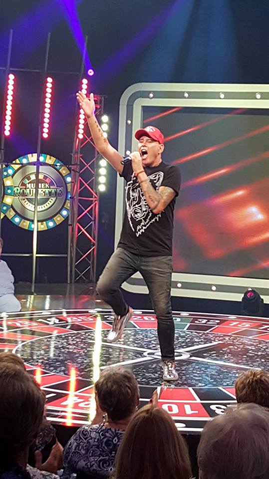 MusiekRoulette's tweet photo. Ons gaskunkunstenaars hierdie week is @charlizeberg , Chanelle Davids van The @VoiceSA en @Snotkop_Henning . Donderdag om 19:00 op @SABC_2 aangebied deur @NadineNet . https://t.co/W19dtJMOMc https://t.co/r6zwo93hy5