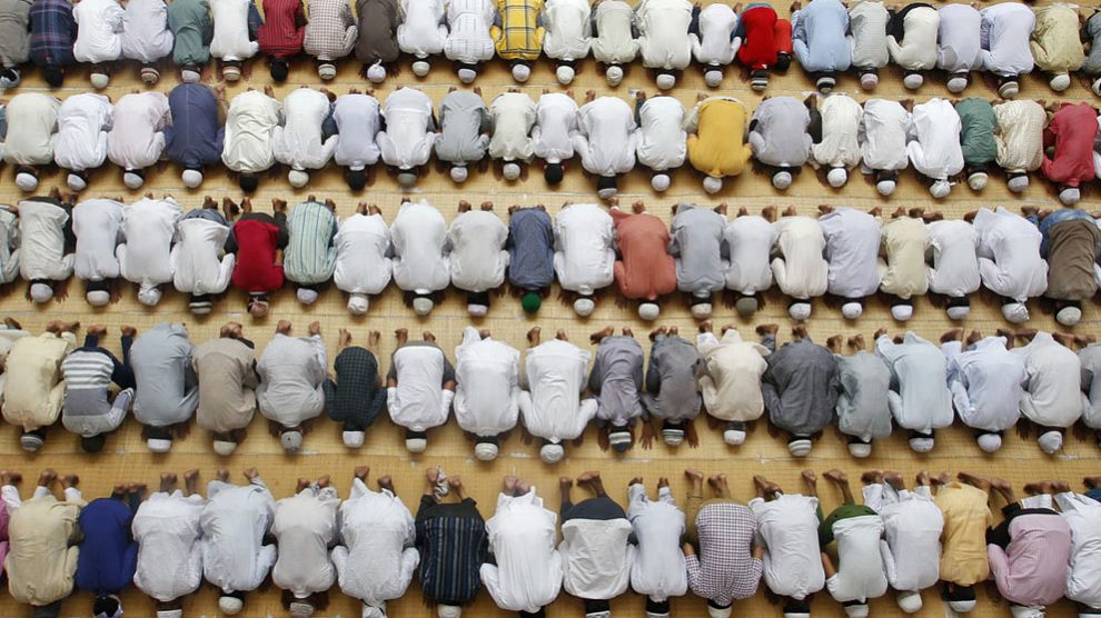 Da un po’ di tempo nei social arabi gira una riflessione sulla differenza tra due termini: il musulmano, cioè chi professa la fede islamica, e l’islamista, inteso come chi ha una percezione totalmente ideologica della medesima religione. wp.me/p8cxB1-kAz di <a href="/z_louassini/">Zouhir Louassini</a>