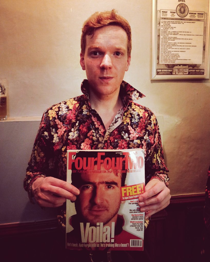 BlackAcornUK's tweet photo. .@alex_neilson channels #Cantona after an utterly miraculous set @GoldenLionTod last night.
@Trem_Bells were fiery, forlorn and ecstatic - one of the very best sets I've seen them play. Superb sound work from Chris Hladowski @thefamilyelan, too!
#TremblingBells #Dungeness https://t.co/2jMzuGCVTH