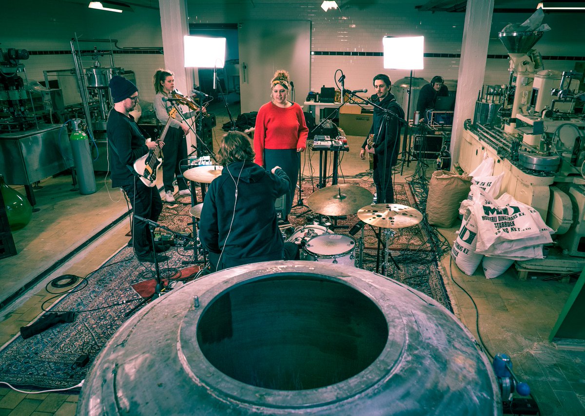 VinylyMusic's tweet photo. Uncle Wellington performed a fantastic Vinyly Music live session at a small brewery in Gent, Belgium.

If you ever wondered what recording 5 talented artists sounds like while somebody is brewing beer, now's your chance!

Check out the full session: https://t.co/jGS84xIdMg https://t.co/YYkmvJGiZn