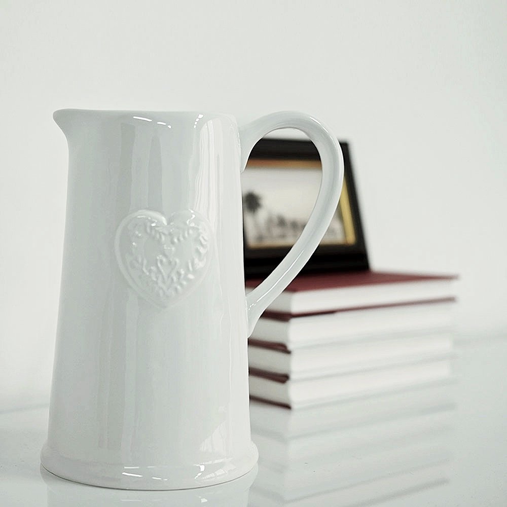 Croutique's tweet photo. Pour your drink with love out of the heart designed ceramic jug 💙.
>> https://t.co/VI7jGj6Ir7 https://t.co/fldTIG09HN