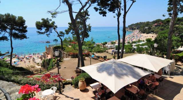 Dormir a pie a de playa en la <a href="/costabrava/">Costa Brava Pirineu</a> es posible y mucho más barato de lo que imaginas. #ofertas <a href="/Campingtreumal/">Camping Treumal</a> <a href="/CampinginGirona/">Campings in Girona</a> <a href="/CampingsGirona/">Campings Girona</a> bit.ly/2Etshal