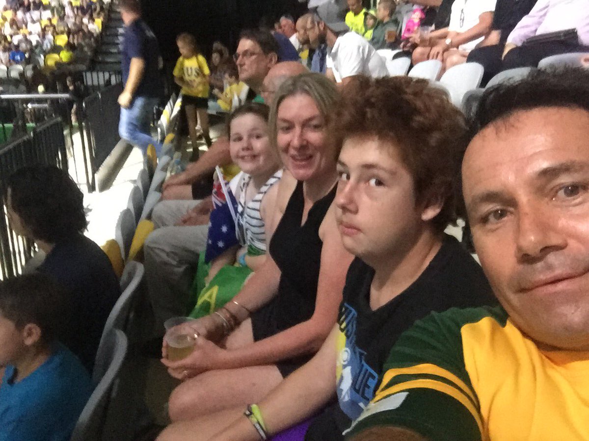 VBmauler's tweet photo. #GC2018WEIGHTLIFTING https://t.co/Zv3bKiwZsd