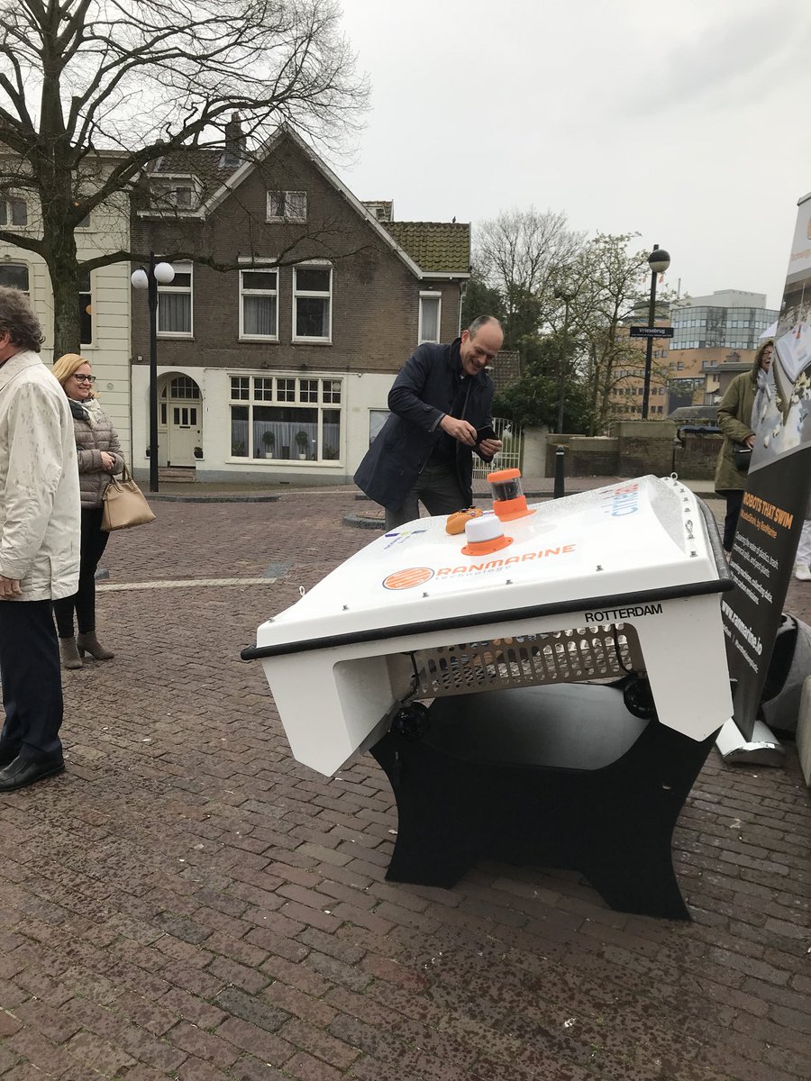 rinettereynvaan's tweet photo. #Spuihaven start pilot#WasteShark #RanMarine #Cirkellab #Krinkels #gemeente #RikvdLinden https://t.co/9i7lY1J7YW