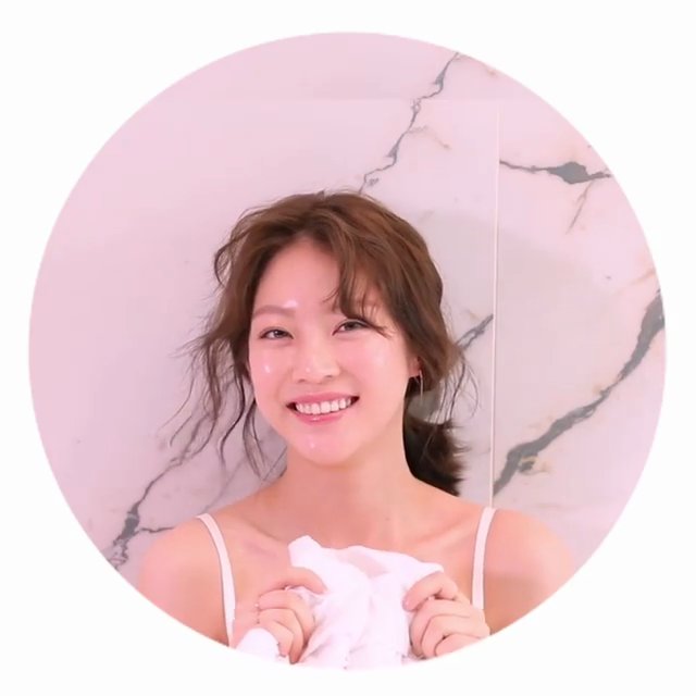 GSYintl's tweet photo. [IG] graziakorea update 
#GRAZIA diary skin care for  spring. 
#INTRAL sensitive, stimulated, reddish can't miss any of them! #no_make_up goddess #Gongseungyeon's essential item for Spring.
Hope you take care of my skin! 
#INTRAL Check it now
Translation by Brainy https://t.co/DlfFusptKt