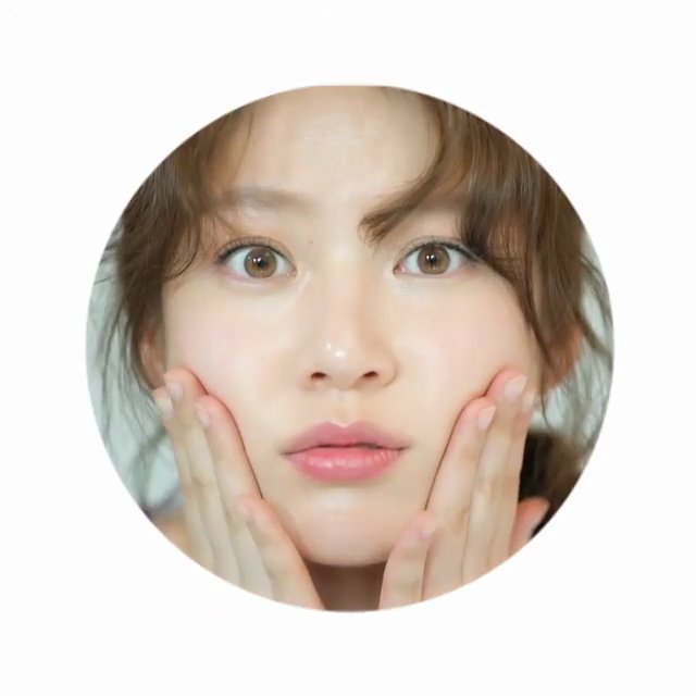 GSYintl's tweet photo. [IG] graziakorea update 
#GRAZIA diary skin care for  spring. 
#INTRAL sensitive, stimulated, reddish can't miss any of them! #no_make_up goddess #Gongseungyeon's essential item for Spring.
Hope you take care of my skin! 
#INTRAL Check it now
Translation by Brainy https://t.co/DlfFusptKt