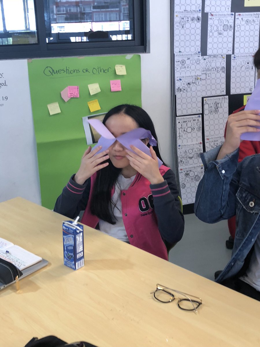lndeutsch's tweet image. This how we roll. 3min, cover face, stay on w/o using hands. Thx @paperpunk 4 idea! #minimacgyverchallenge #creativeconstraints #mindsetsmatter #macgyverit #dtk12chat #dtk12china