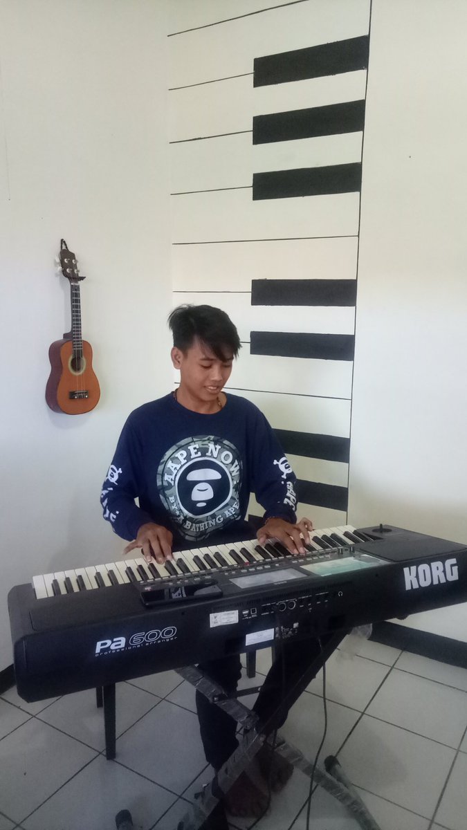 Les keyboard. Follow instagram <a href="/pelangi_music/">Pelangimusic</a>