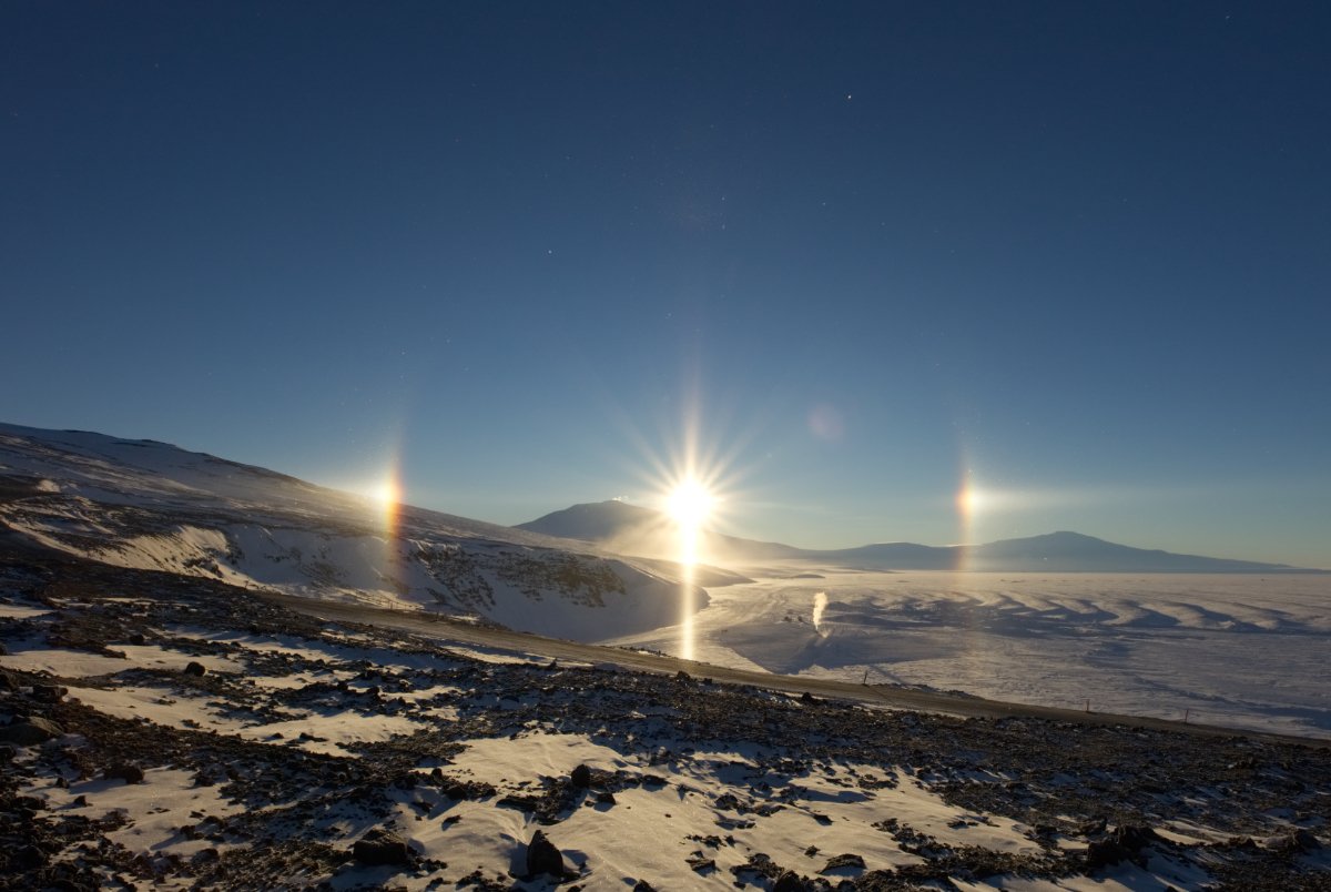 JonnyHarrisonNZ's tweet photo. Sun dog with Mt Erebus to the left. Ice crystals in the air refract the light to make it look like rainbows @AntarcticaNZ https://t.co/mF3XBk6tyC