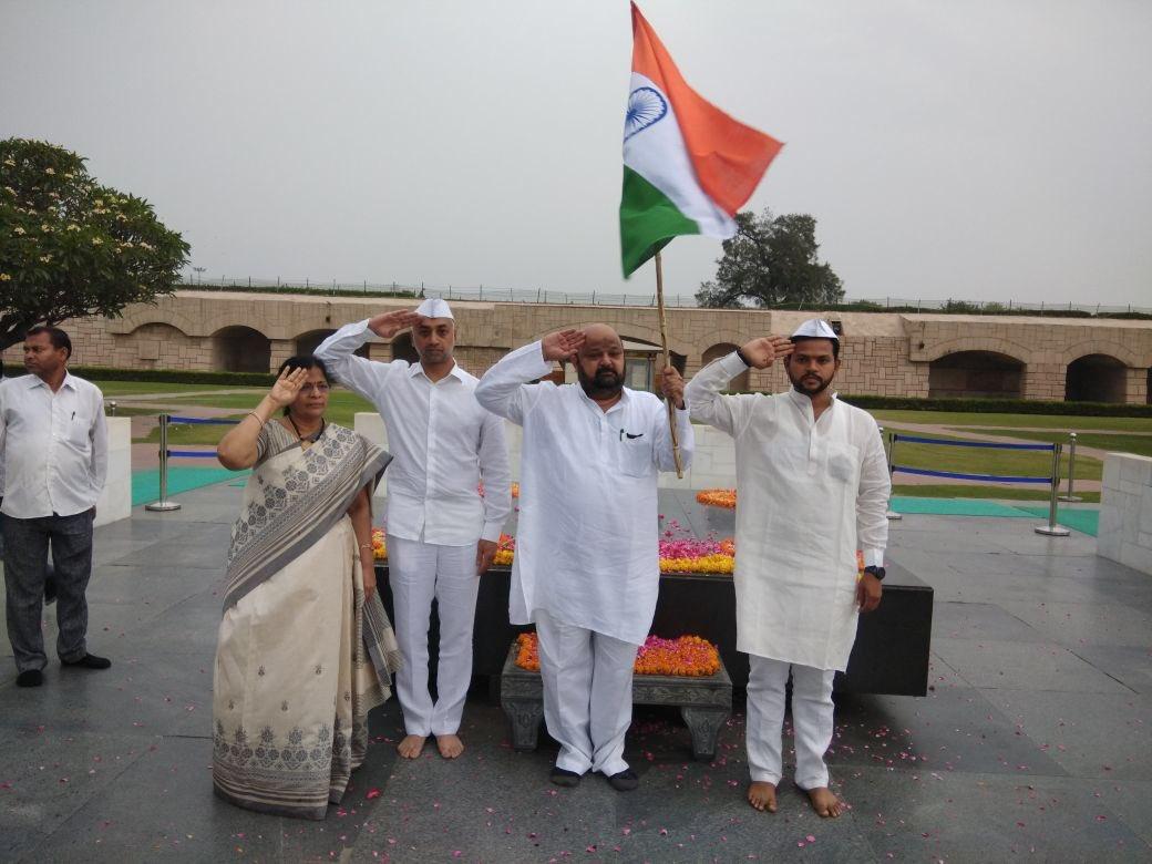 RamMNK's tweet photo. Paid tributes to Father of the Nation Gandhi ji.
Democracy is murdered today under the @narendramodi led @BJP4India govt, They don't take up the no confidence motion, they don't implement the AP bifurcation act amd assurances made in the house.
#TDPfights4Democracy https://t.co/qeZc0mlmBJ
