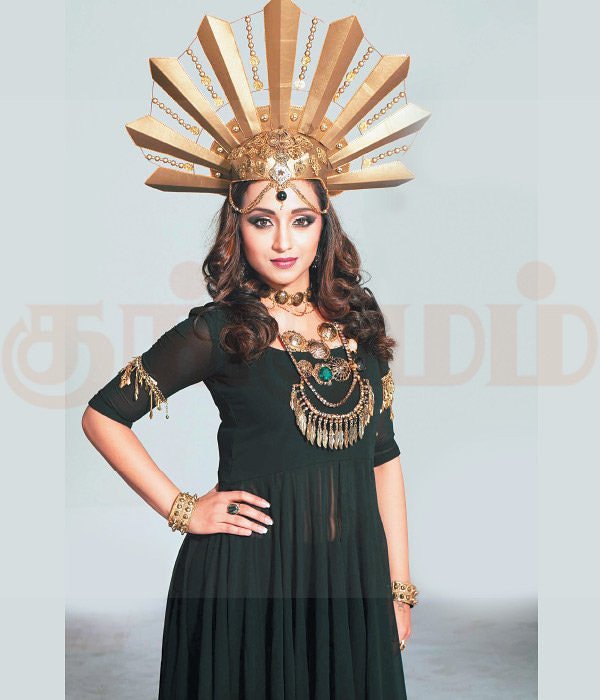 TrishaBloodz's tweet photo. Amazing stills of @trishtrashers from the film #Mohini ♥ https://t.co/JeYL28Hgy7