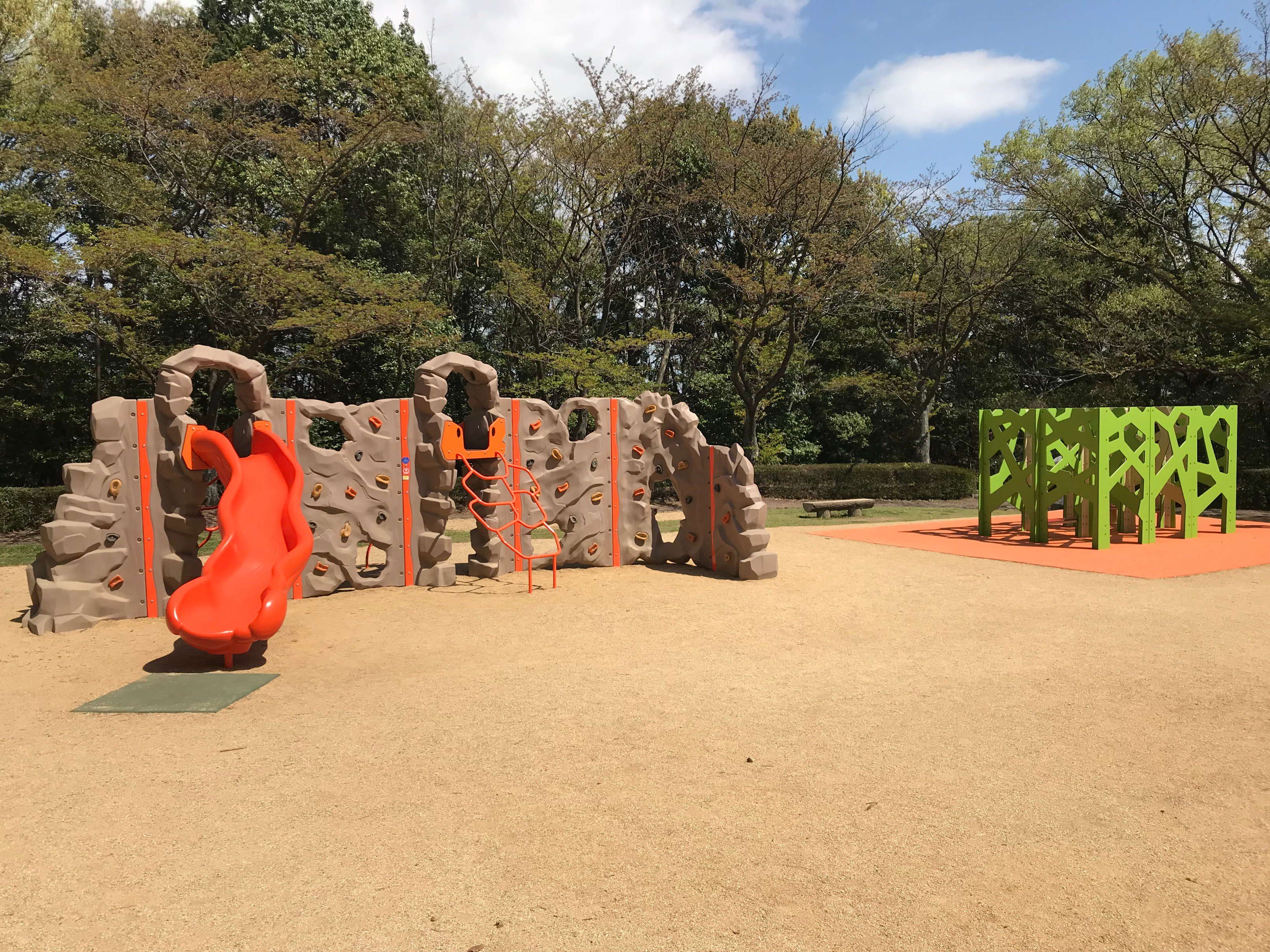 大分スポーツ公園 高尾山自然公園の桜も葉桜になって これから新緑の季節に向かいます お散歩がまた一段と楽しくなる季節ですね ちびっこ広場とトリム広場の遊具が新しくなりましたので ぜひご利用ください T Co Zp5nykwlat Twitter