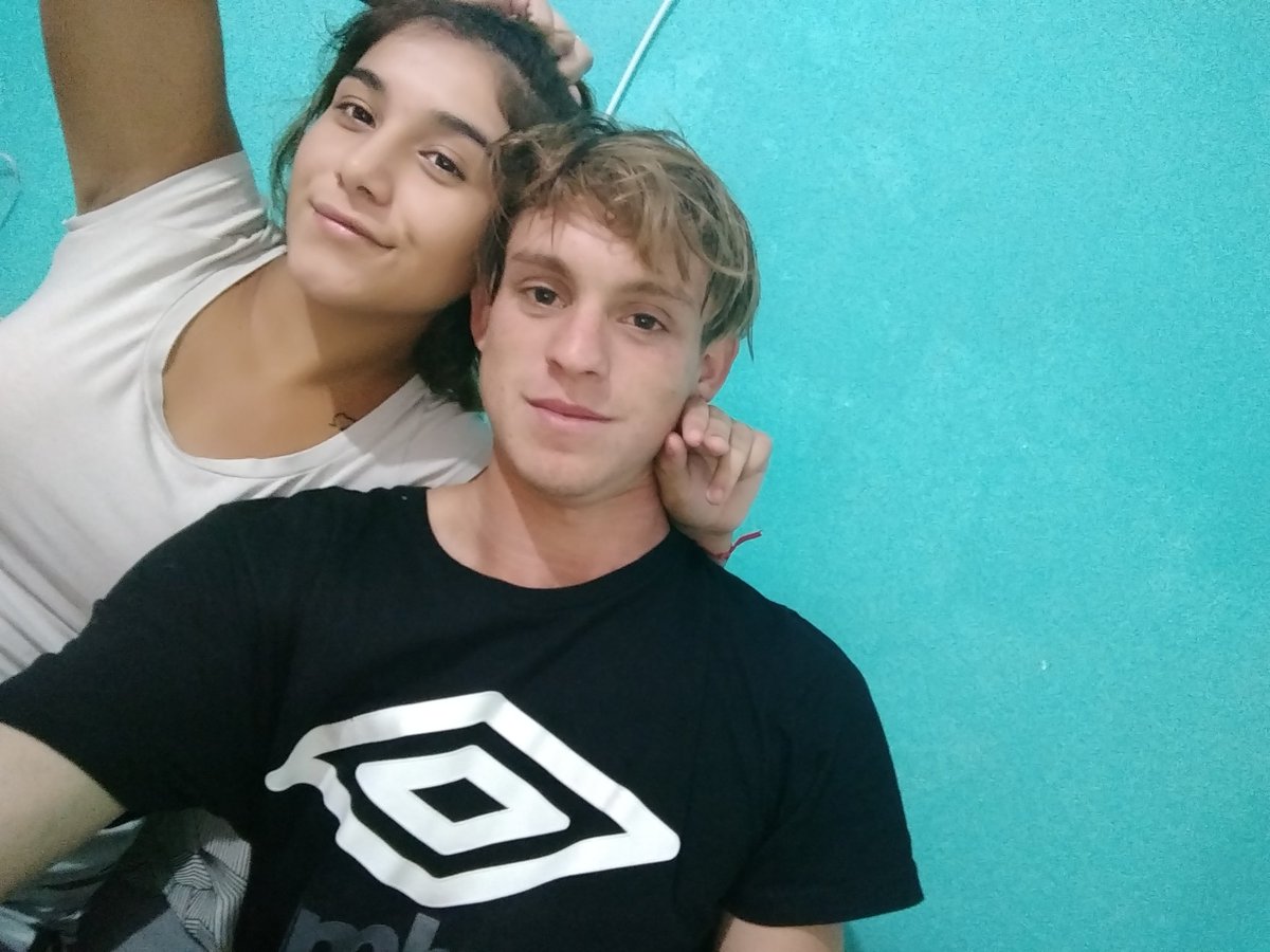 JesicaaaM's tweet photo. Muy feliz cumpleaños Papi hermoso, gracias por brindarnos tanto amor y hacernos sentir la verdadera felicidad, soy una afortunada por tenerte en mi vida. Te amo cada segundo más y más hermoso mío, siempre juntos los 3 😍💖 https://t.co/nZid81Zozv