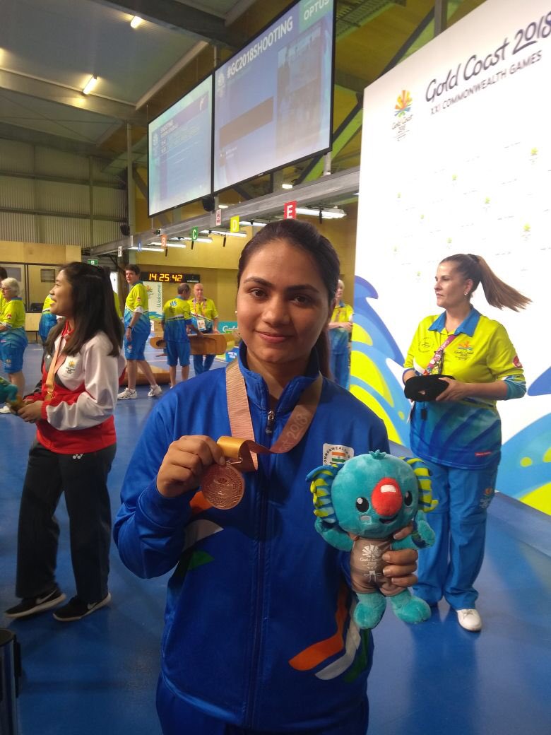 Media_SAI's tweet photo. Incredible performance of Indian women's players continues in #CWG2018. Young Shooters Mehuli Ghosh and Apurvi Chandela won silver 🥈&amp;🥉respectively in 10 meter Air Rifle.

#IndiaAtCWG #RangDeTiranga #SAI https://t.co/aMbd2UfRHH