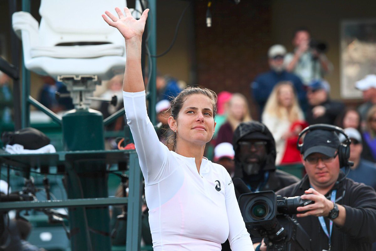 juliagoerges's tweet photo. Thank you Charleston ❤️ had such a great time here. One of the best events throughout the whole season 😍 @VolvoCarOpen #teamjule @PorscheTennis @nuernberger @ASICSTennis #LebeDeinTennis #IMoveMe https://t.co/fTzP11ETTx