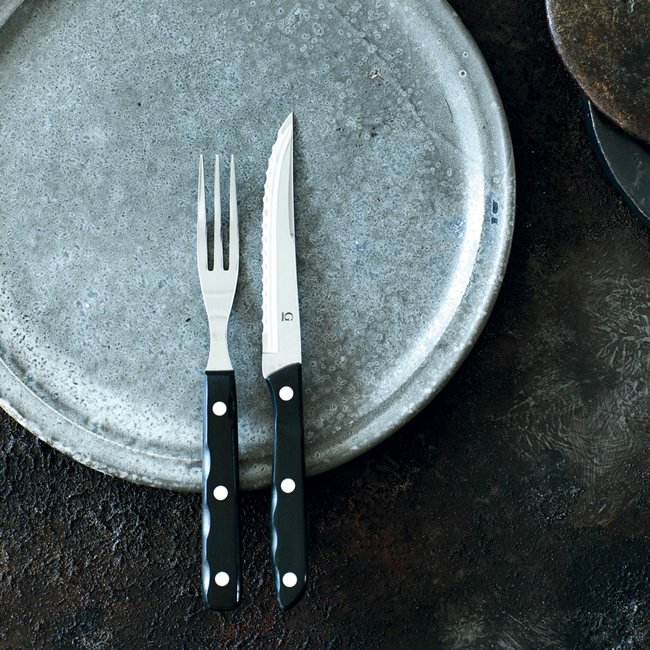 北欧雑貨 على تويتر 北欧カトラリー ノーベル賞の晩餐会でもカトラリーが使われる Genseのオールドファーマーカトラリーセット スタイリッシュでスリムなフォークと 刃がのこぎり状になった武骨なナイフ 美しい木目が特徴的なクラシックと マットな質感が