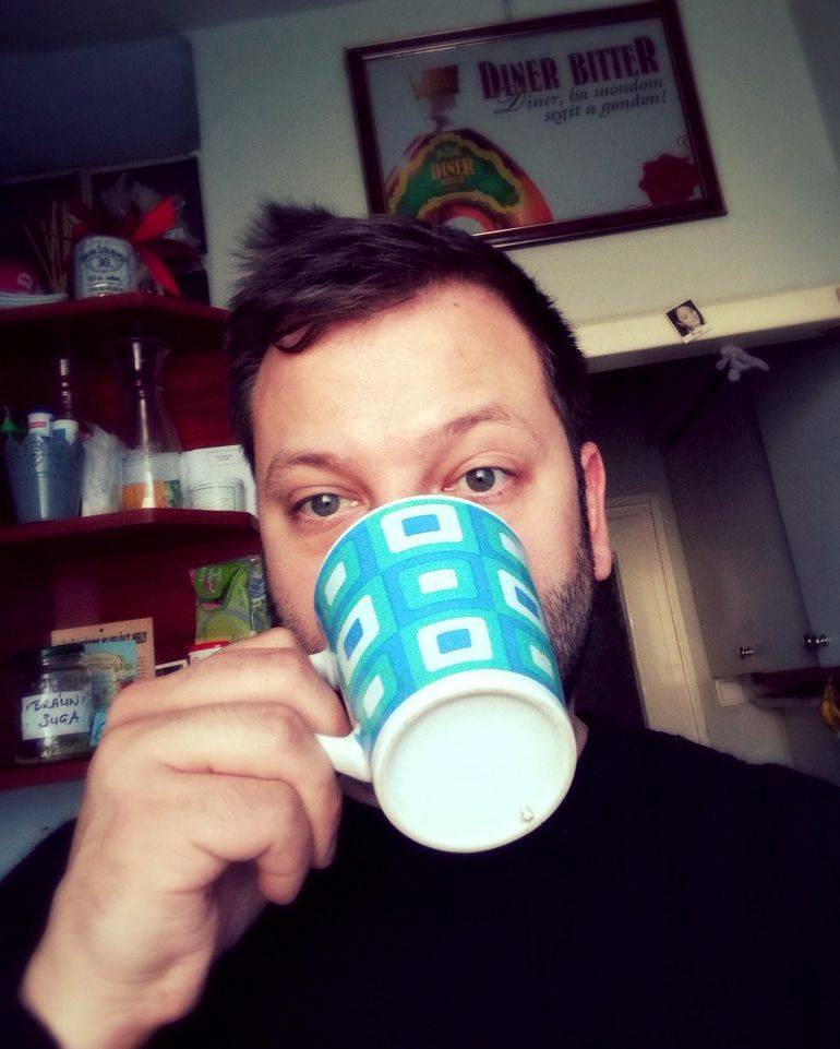 peterteszary's tweet photo. Könnyű hétfőt! 👍😏💻🔕📕
#underground #mc #music #musician #songwriter #instagram #picoftheday #javascript #bootstrap #coding #designer #creative #webdesigner #photo #instafun #creative #blogger #bloggerlife #hungarianblogger #dailymug #monday https://t.co/IuzR83ZKZC