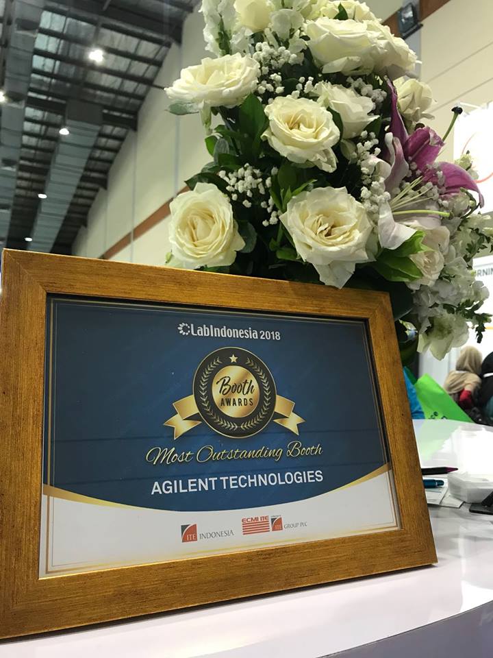 radiusworld's tweet photo. Agilent Technologies won Most Outstanding Booth award once again! Congratulations! 👏 @ Lab Indonesia, Jakarta.
#Agilent #labindonesia #lab #indonesia #Asia #singapore #sg #Themepark #carnivals #festival #parade #waterparks #adventure #Radius #RadiusGroup #pameran #expo https://t.co/zIj6EHWl2M