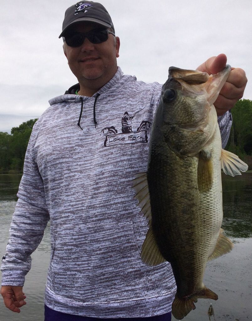 zdub1121's tweet photo. Me and my boy Billy Lawson #yourlakeforkguide laying the smack down on Fork today!! Top 5 fish was 30+ sealed by a 10.6 hammer!! #goatlake https://t.co/2SDvexrwvE